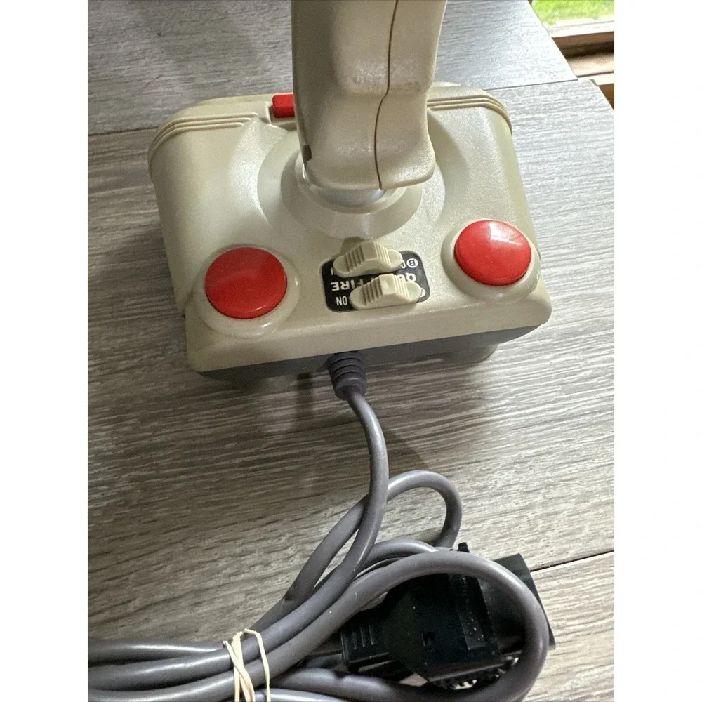 Beeshu Zinger Joystick Controller NES Nintendo Cream‎ Red Good Quick Fire Retro